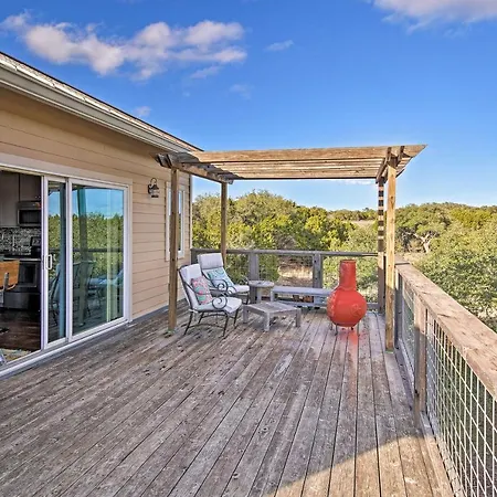 Peaceful Hill Country Hideaway With Pond Views Villa